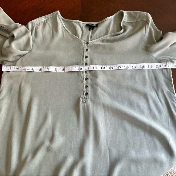 A.n.a. | Olive Green V-Neck Buttoned Tunic Blouse - Picture 6 of 9